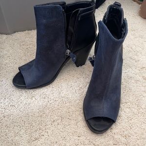 Simply Vera Vera wang navy blue heels with black